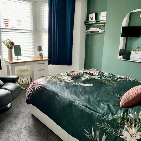 Stylish And Chic Seaside Apartment Southend-on-Sea Buitenkant foto
