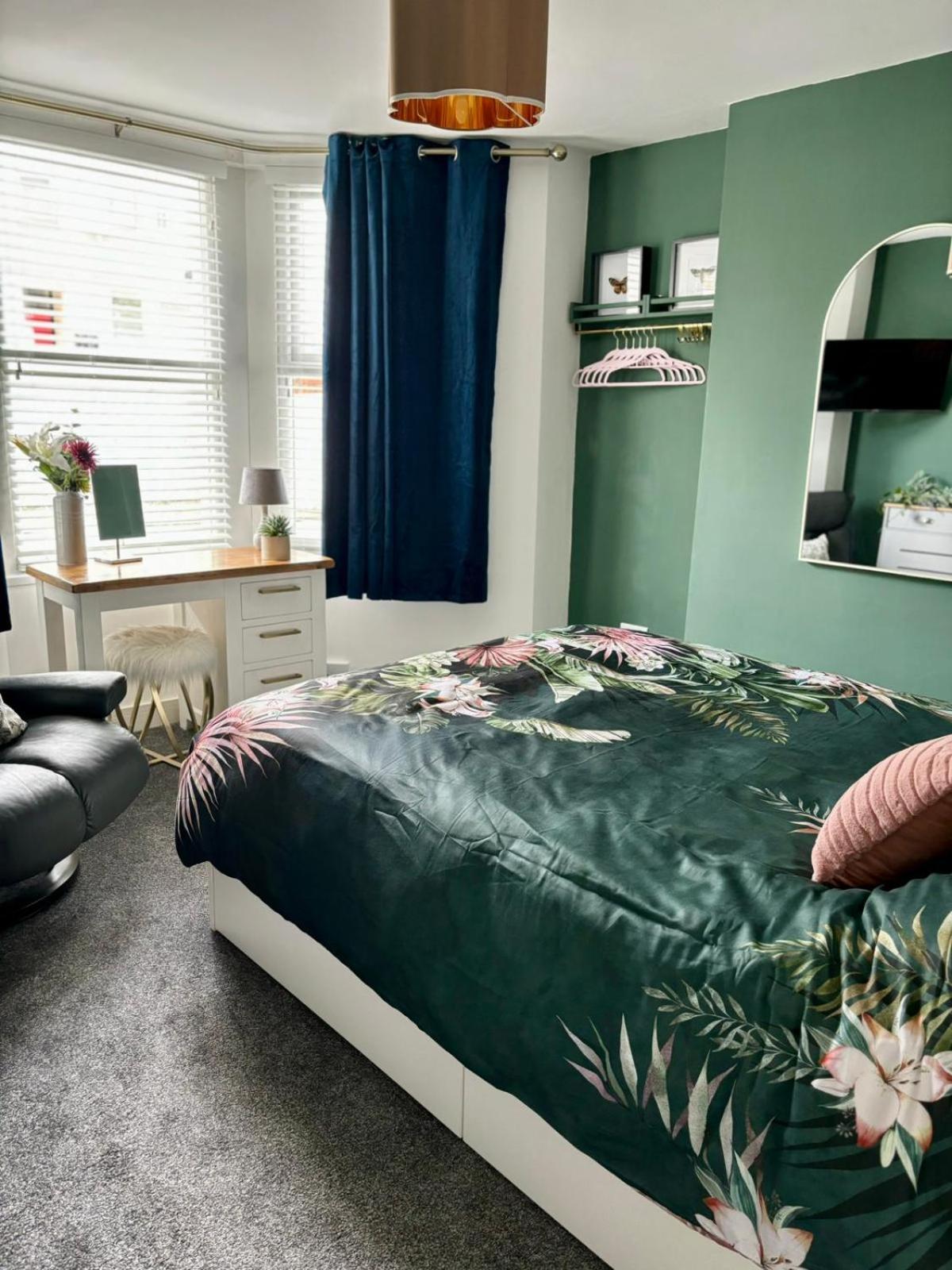Stylish And Chic Seaside Apartment Southend-on-Sea Buitenkant foto