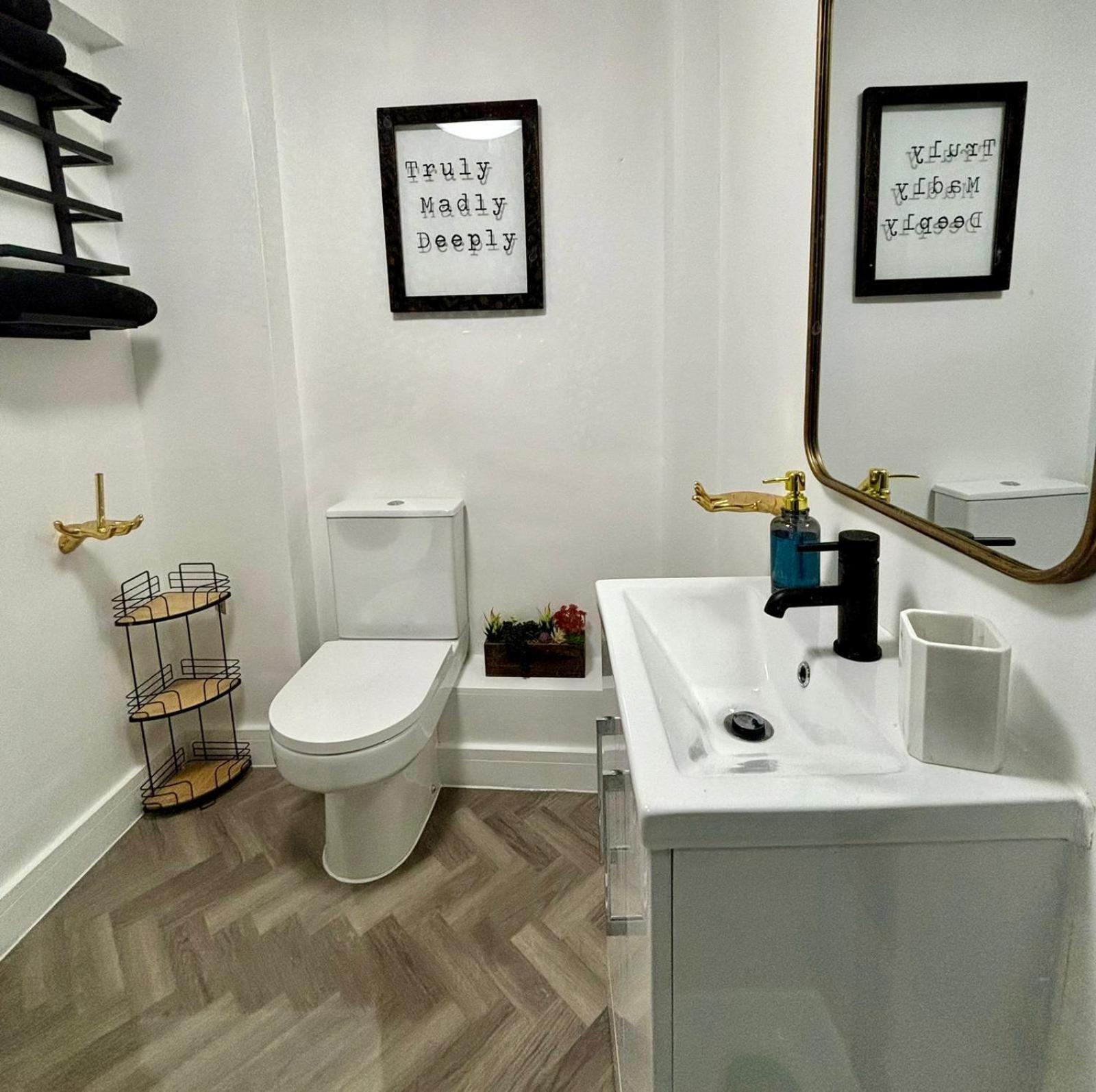 Stylish And Chic Seaside Apartment Southend-on-Sea Buitenkant foto