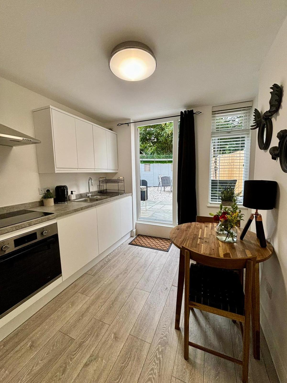 Stylish And Chic Seaside Apartment Southend-on-Sea Buitenkant foto