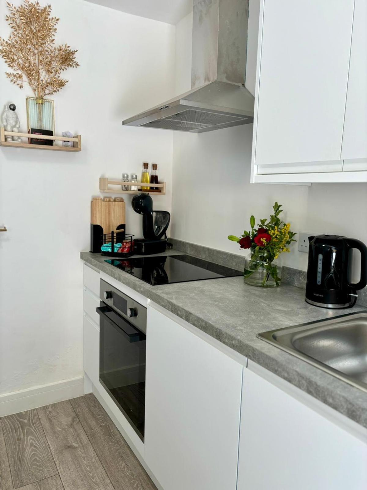 Stylish And Chic Seaside Apartment Southend-on-Sea Buitenkant foto