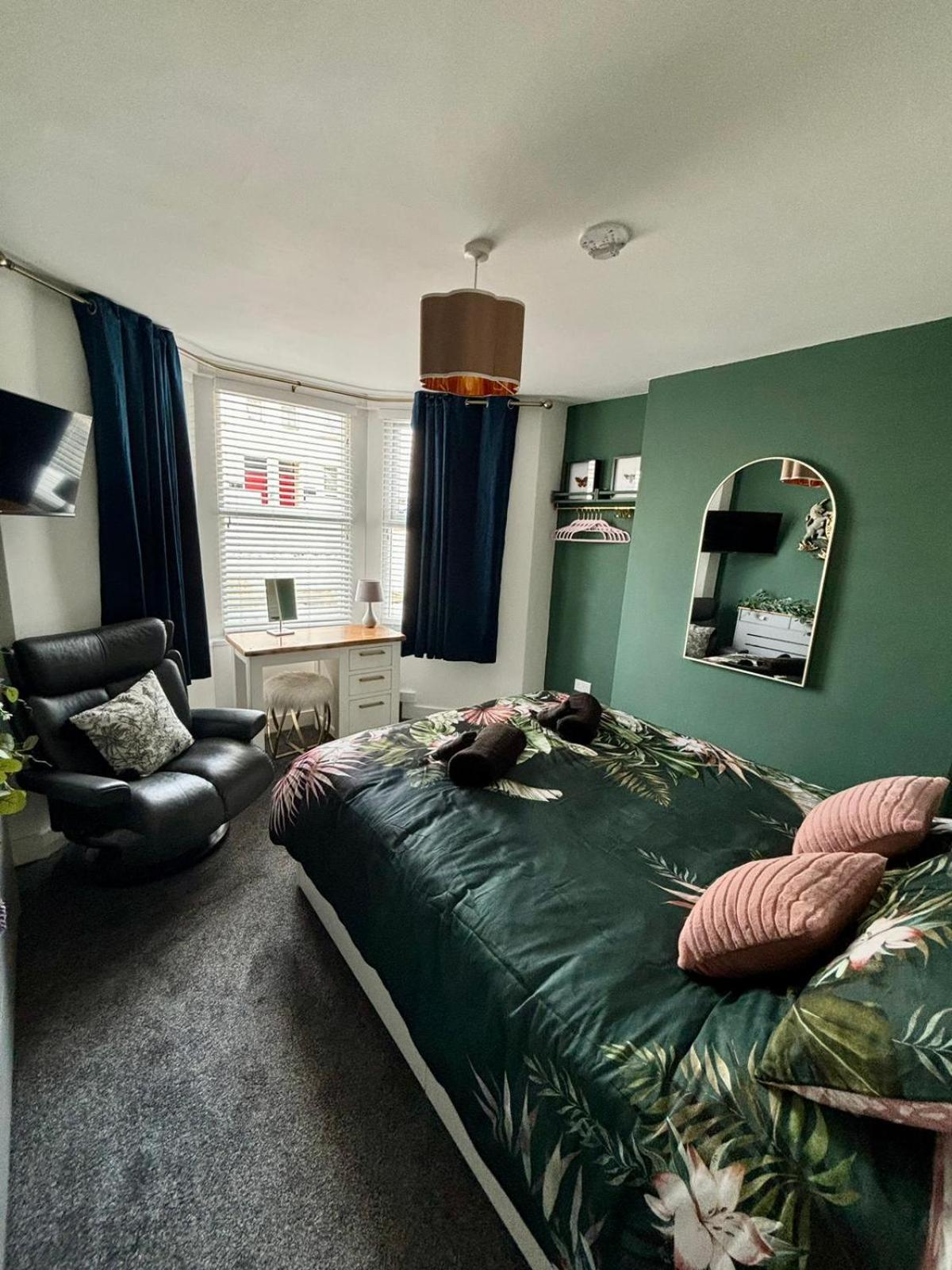 Stylish And Chic Seaside Apartment Southend-on-Sea Buitenkant foto