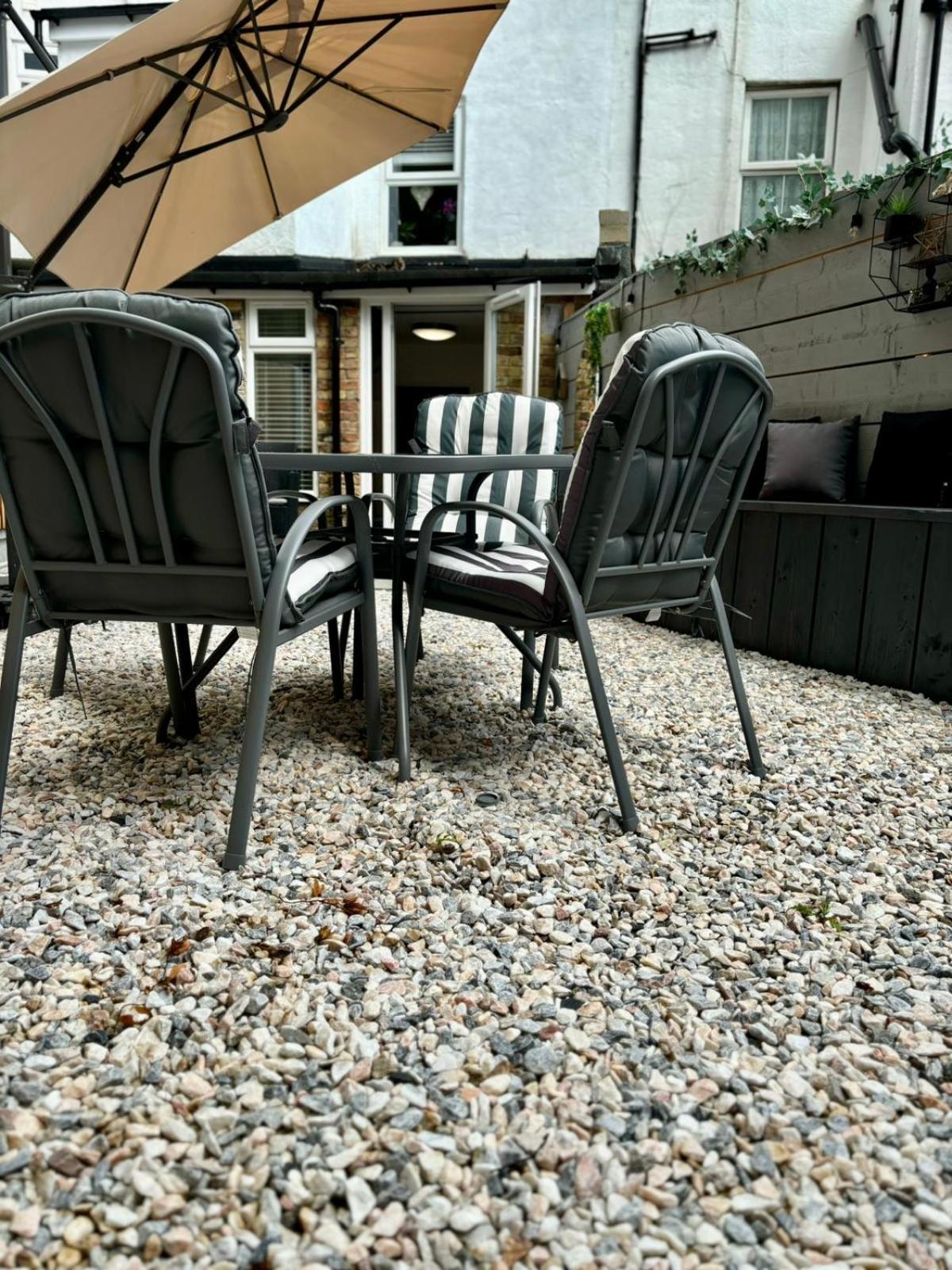Stylish And Chic Seaside Apartment Southend-on-Sea Buitenkant foto